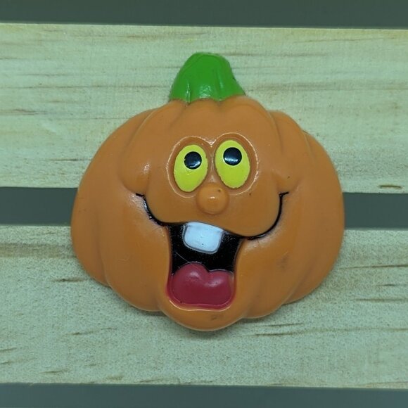 Russ Vintage Pumpkin Pin Halloween Brooch Orange Goofy Face Jack O'Lantern - Picture 1 of 3